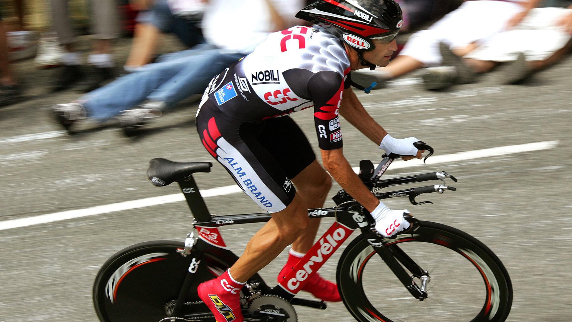 体育品牌跨界合作拓展年轻用户市场，国内体育品牌应该如何展开宣传