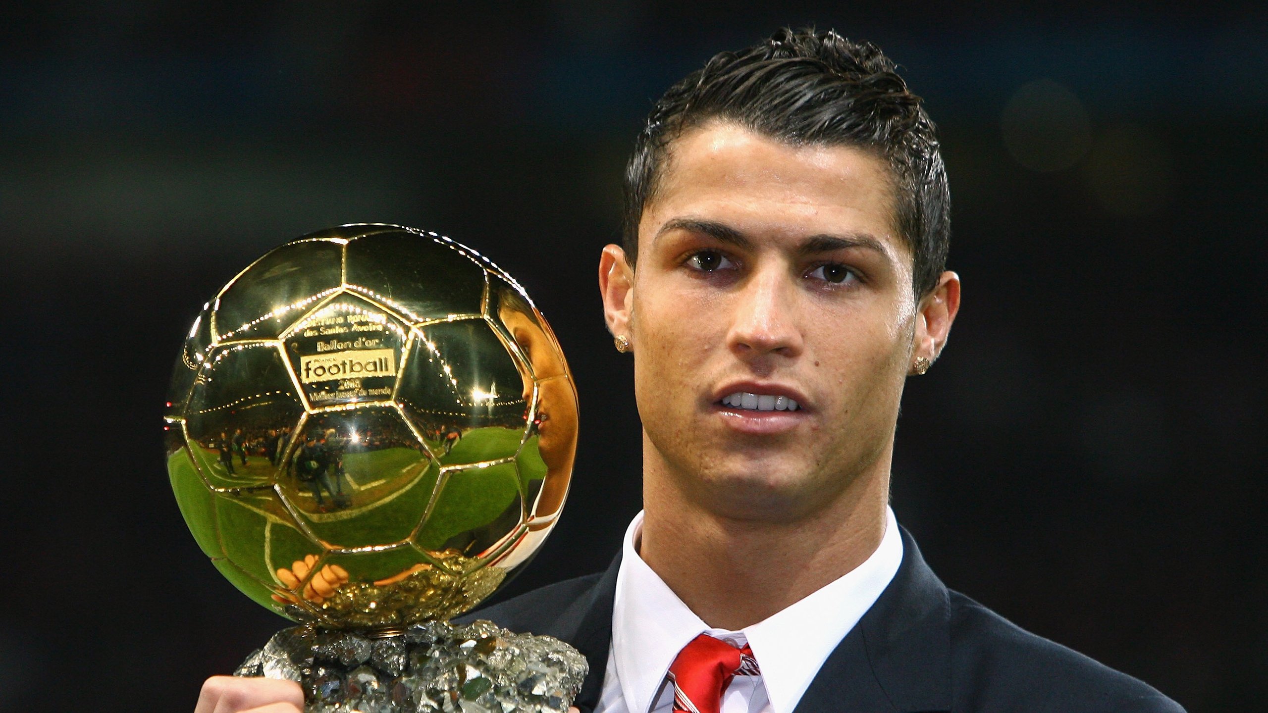 李恩:凭借出色的球场视野,他成为全黑队进攻中不可忽视的力量